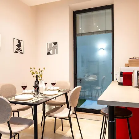 Seaside Near St Nicholas Basilica Apartamento Bari