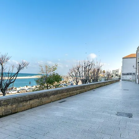 Seaside Near St Nicholas Basilica Apartmán Bari